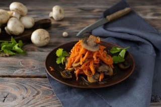 Pieczarki z marchewka po koreańsku 100gram